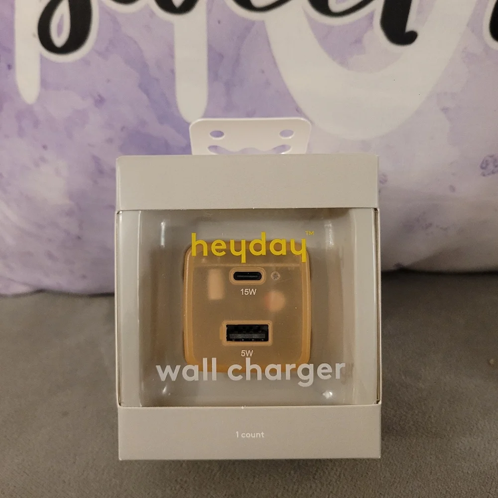 Green Wall Charger with USB-C and USB-A Ports